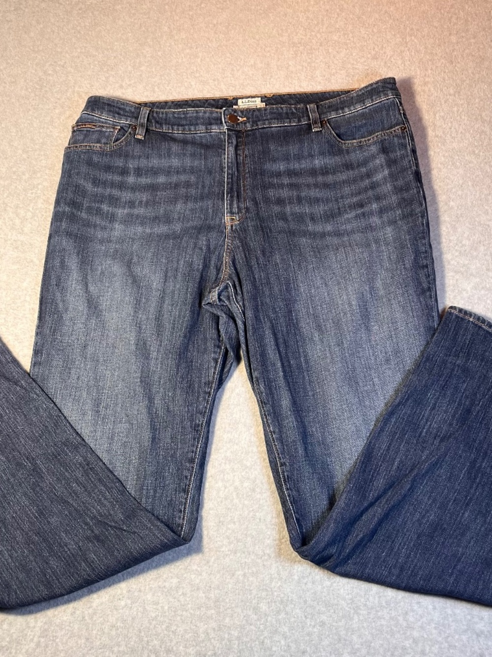 L.L.Bean Favorite Fit Jeans Size 18 MT Tall Straight Leg Medium Wash